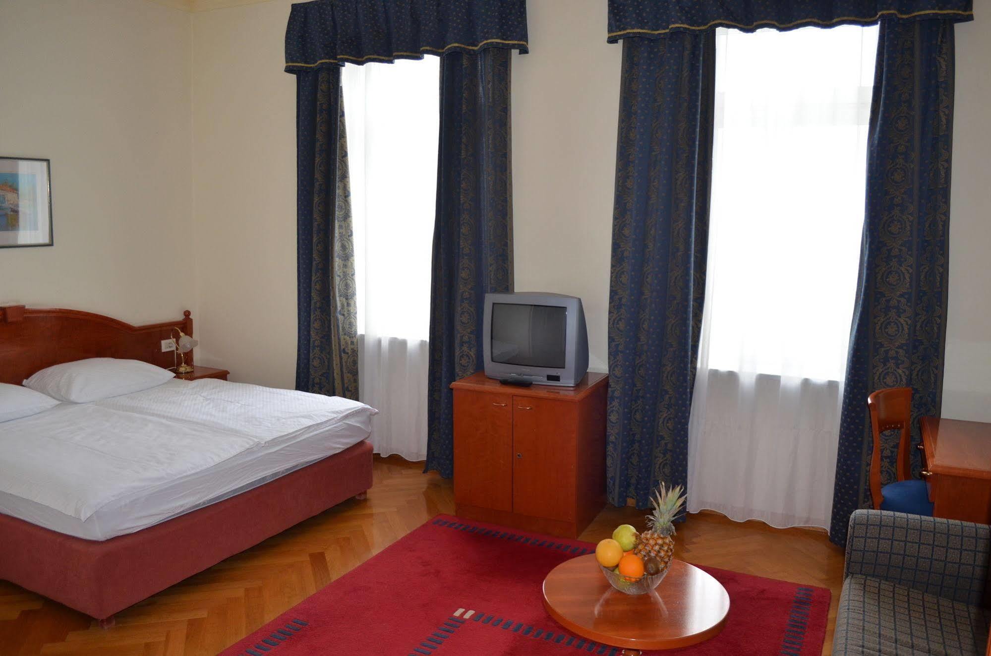 Hotel Galeb Opatija Exterior foto
