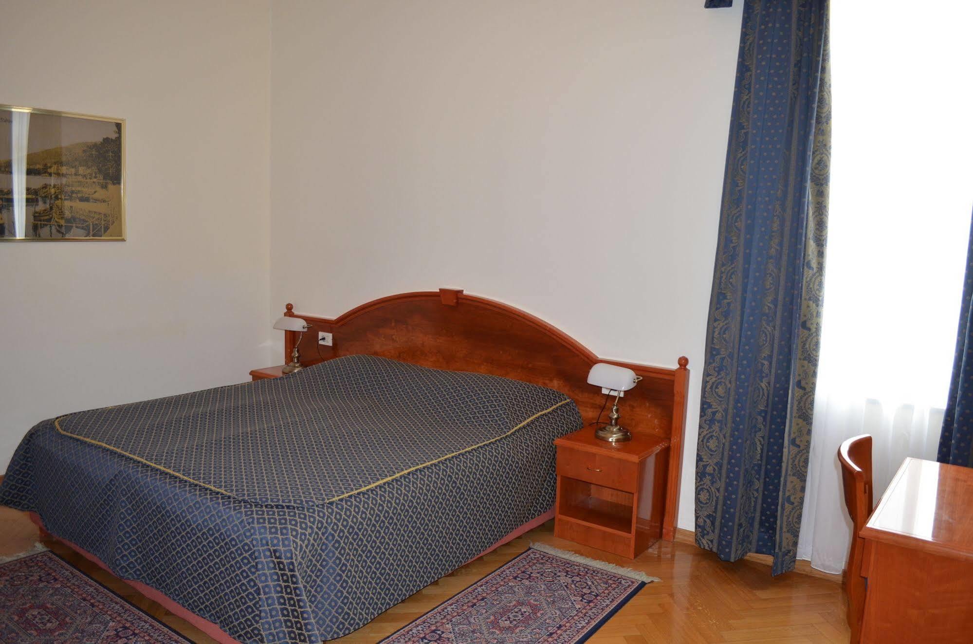 Hotel Galeb Opatija Exterior foto
